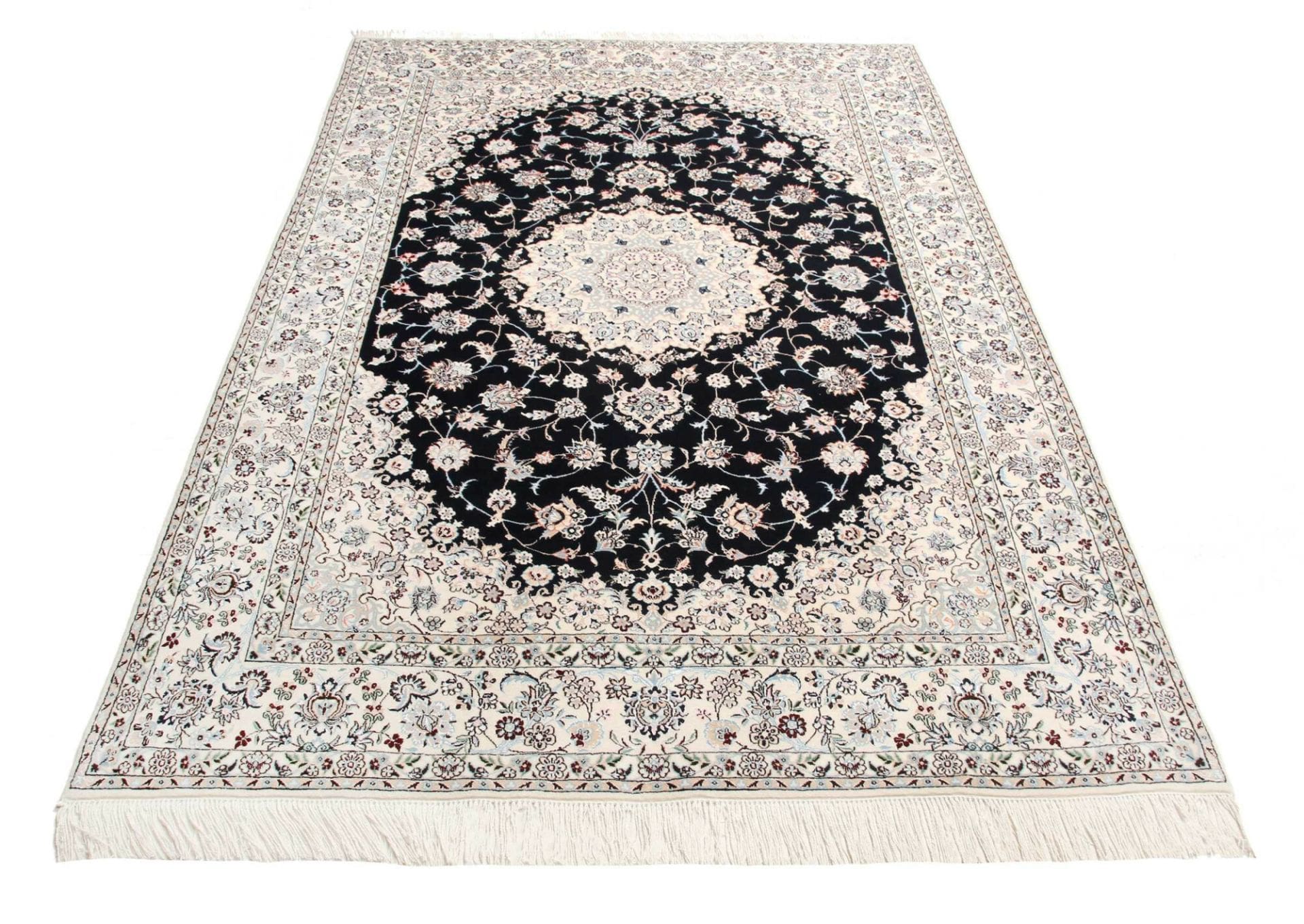 Nain Persian Rug 160 × 237 cm in Wool, hand-knotted - Image 4