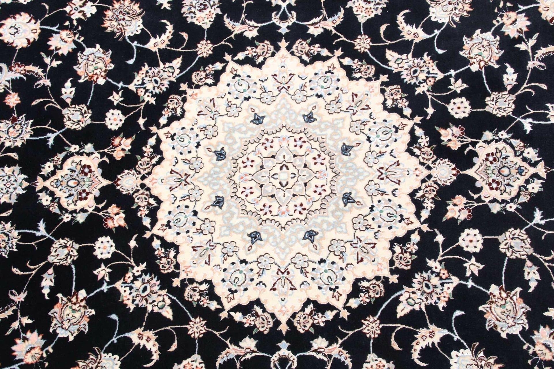 Nain Persian Rug 160 × 237 cm in Wool, hand-knotted - Image 8