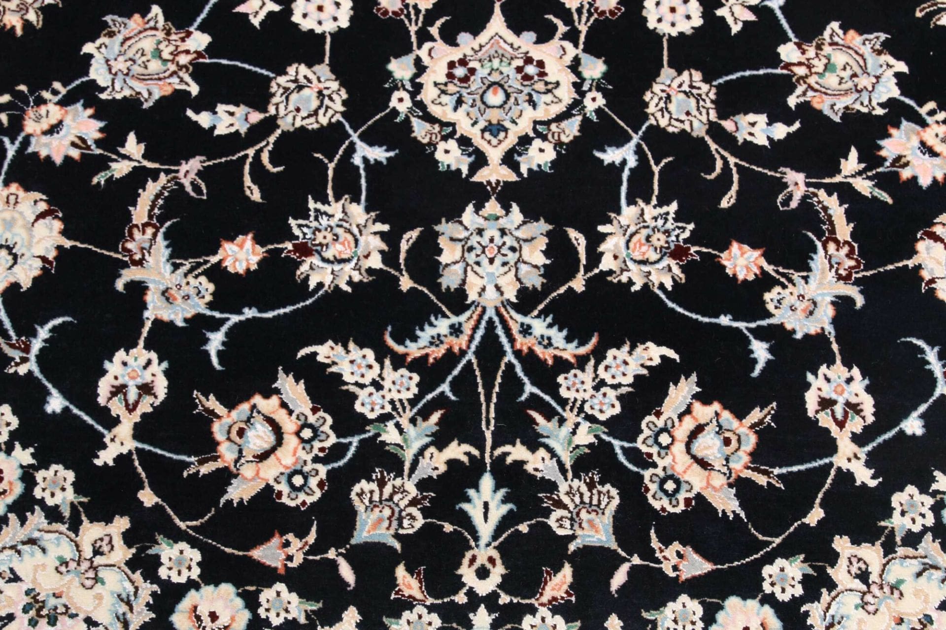 Nain Persian Rug 160 × 237 cm in Wool, hand-knotted - Image 9