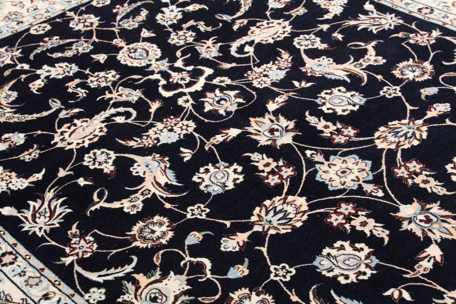 Wool Nain Persian Rug 162 × 247 cm, hand-knotted - Image 6