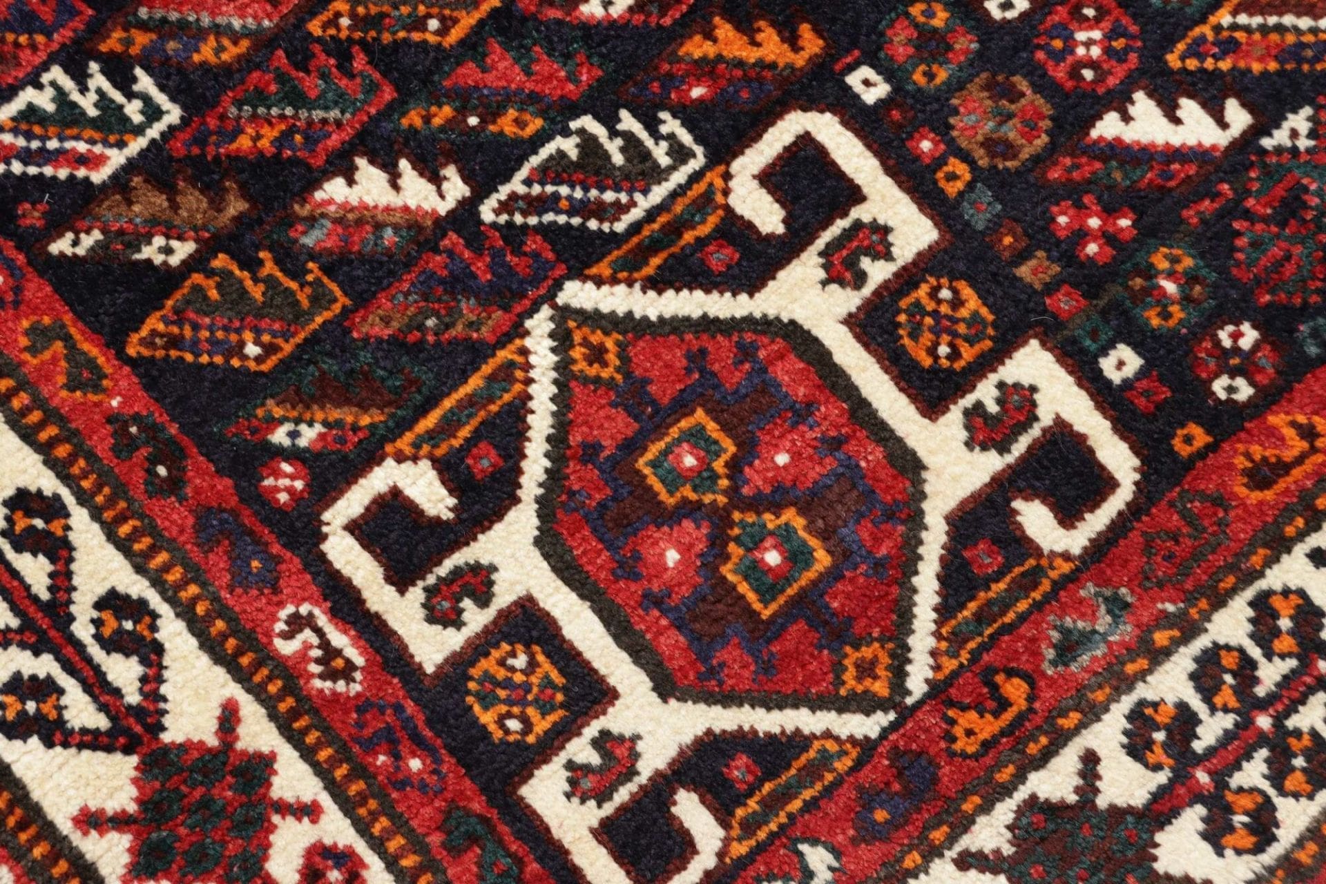 Hand-Knotted Qashqai Persian Rug, 173 × 254 cm, Wool - Image 6