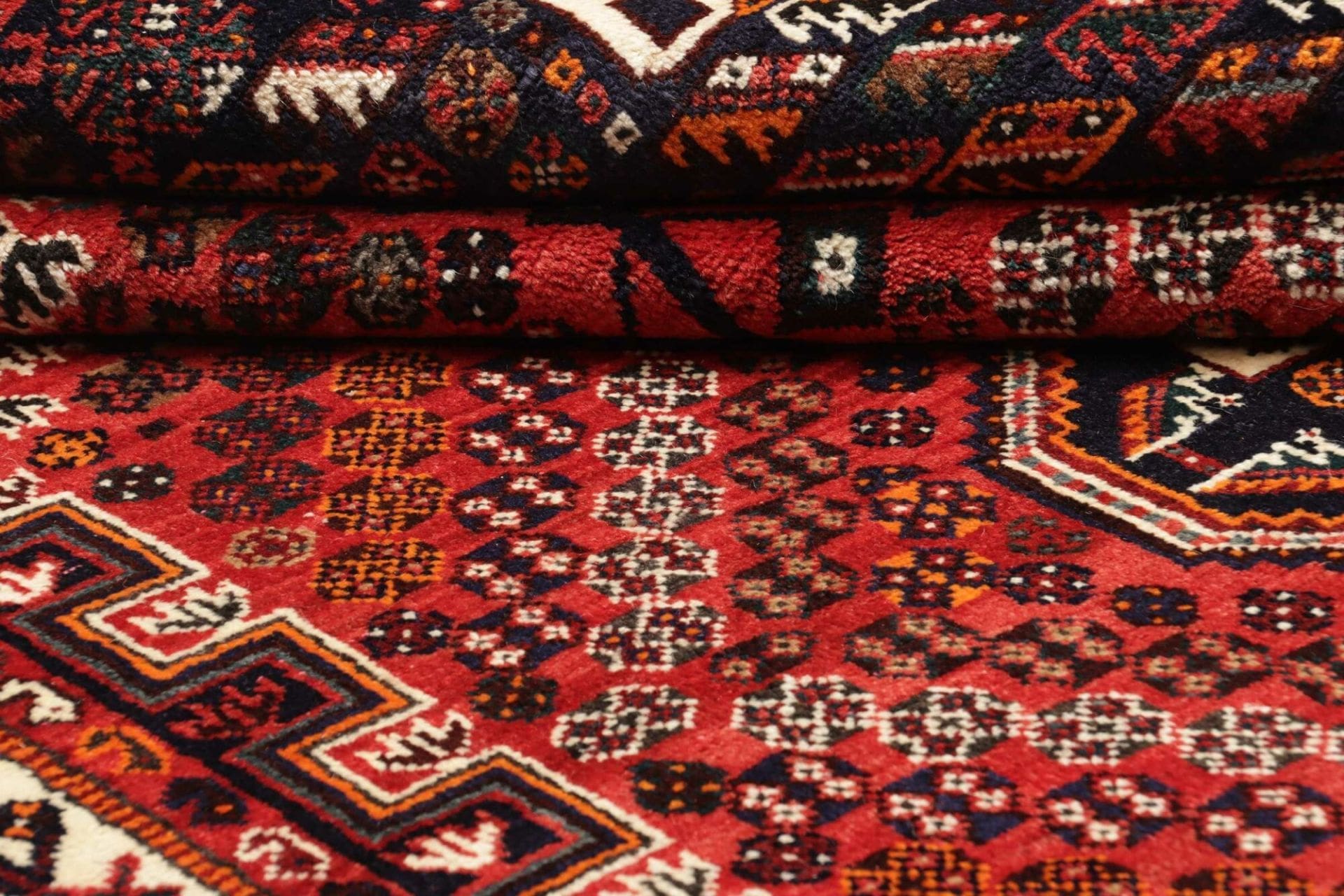 Hand-Knotted Qashqai Persian Rug, 173 × 254 cm, Wool - Image 10