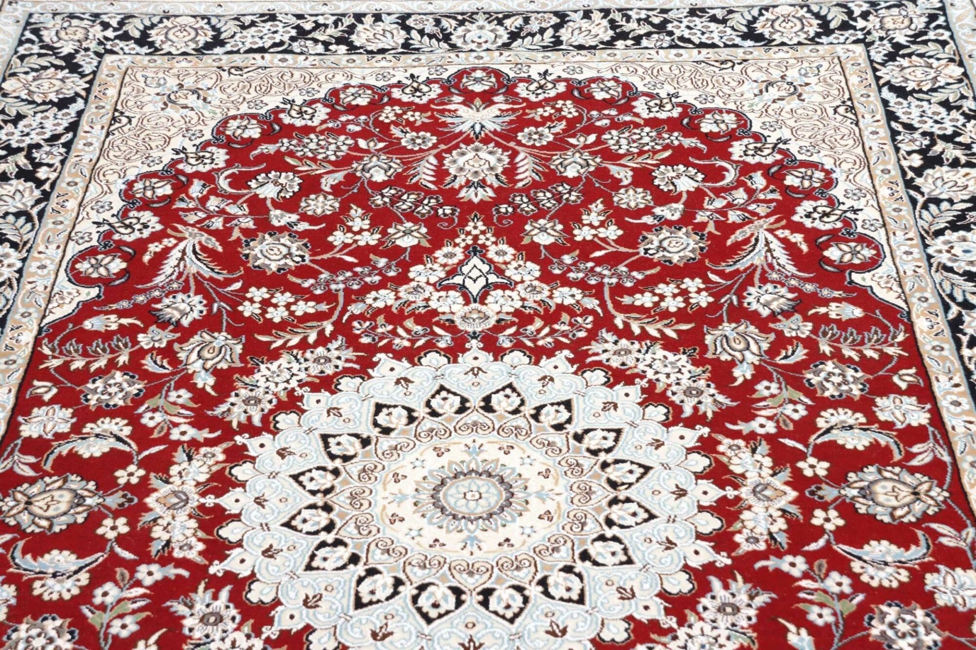 Hand-Knotted Nain Persian Rug, 150 × 246 cm, Wool - Image 9