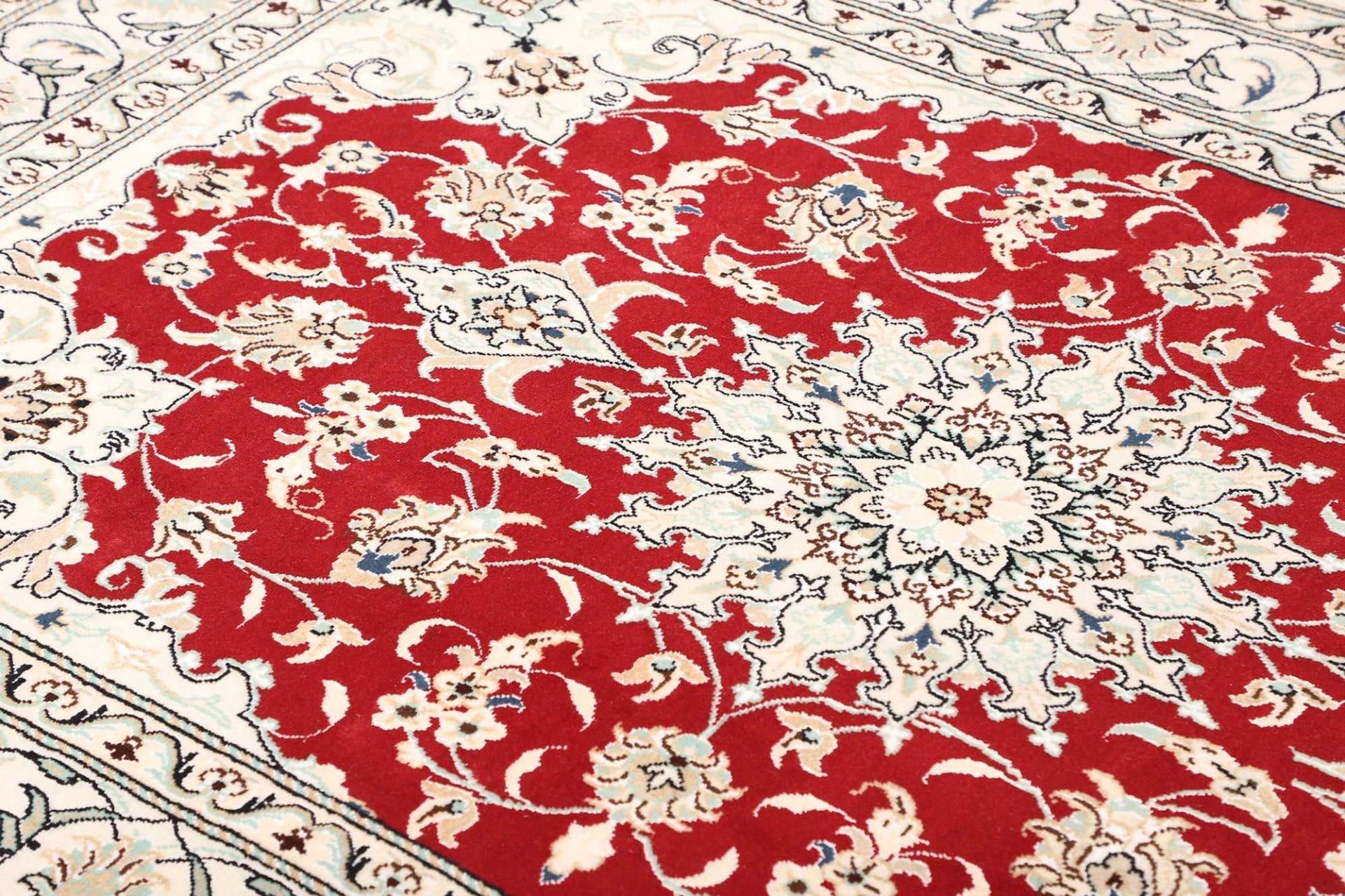 Wool Nain Persian Rug 148 × 220 cm, hand-knotted - Image 7