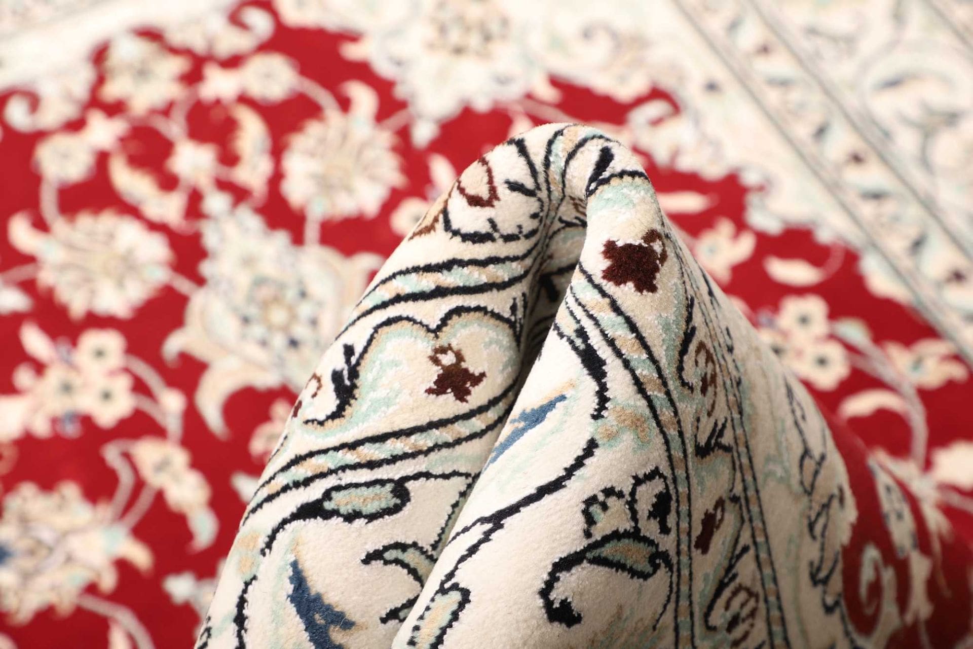 Wool Nain Persian Rug 148 × 220 cm, hand-knotted - Image 9