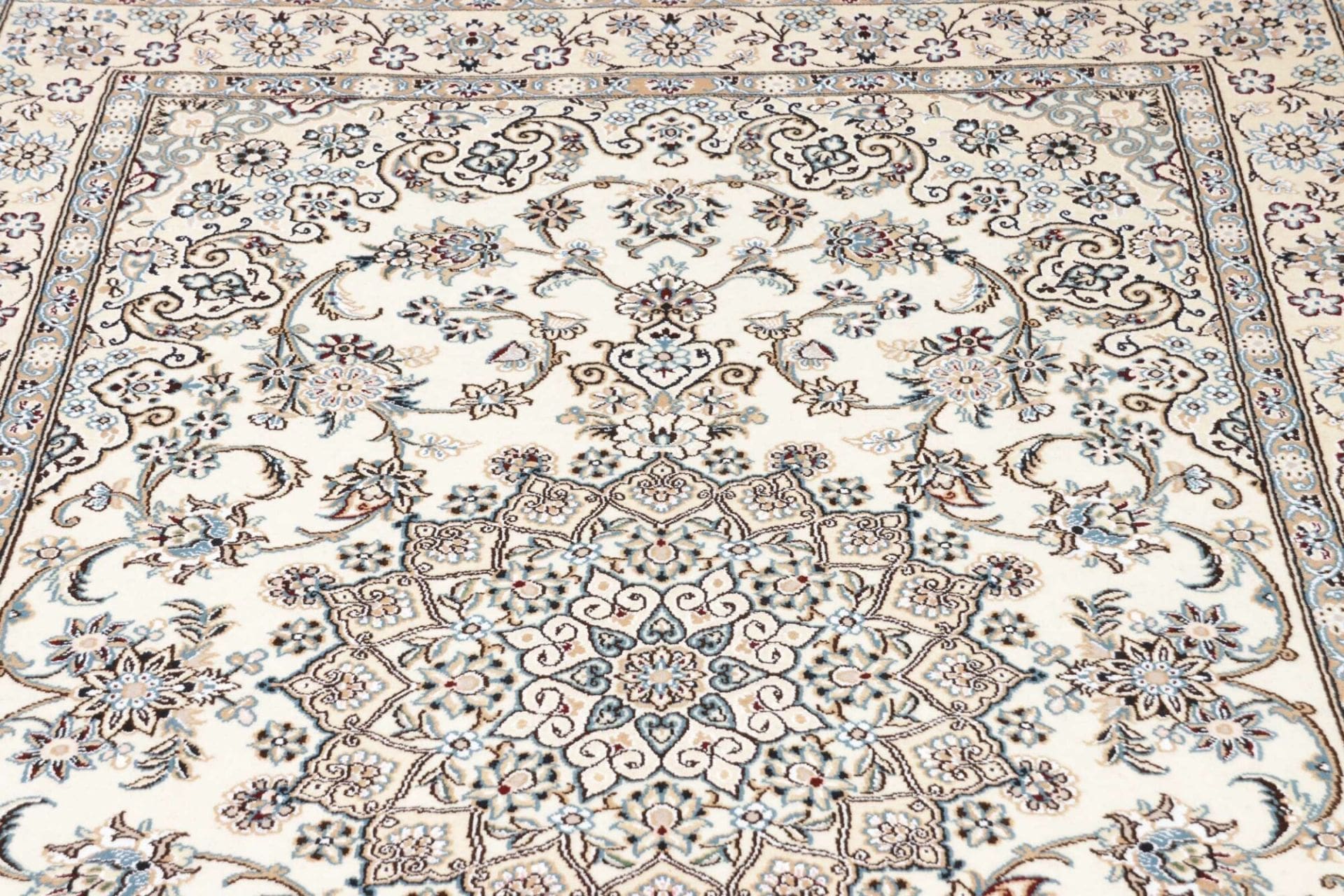 Wool Nain Persian Rug 148 × 222 cm, hand-knotted - Image 9