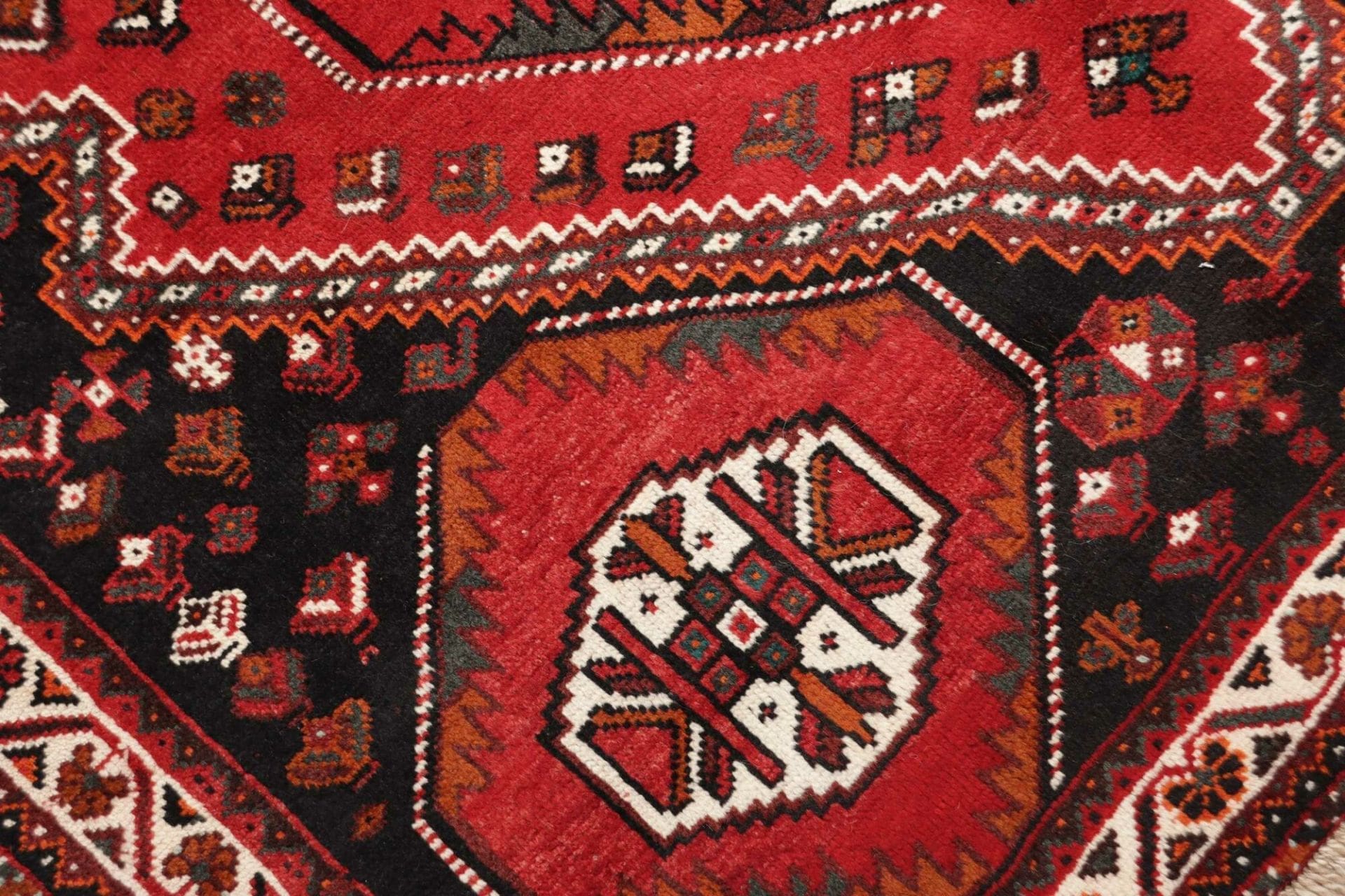 Shiraz Persian Rug 175 × 260 cm in Wool, hand-knotted - Image 6