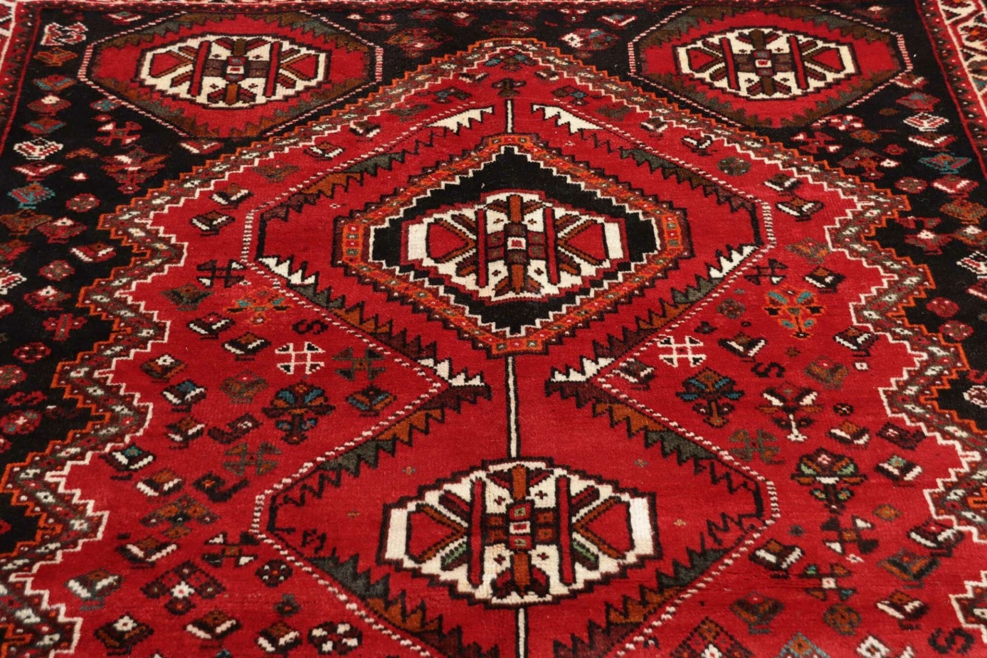 Shiraz Persian Rug 175 × 260 cm in Wool, hand-knotted - Image 9