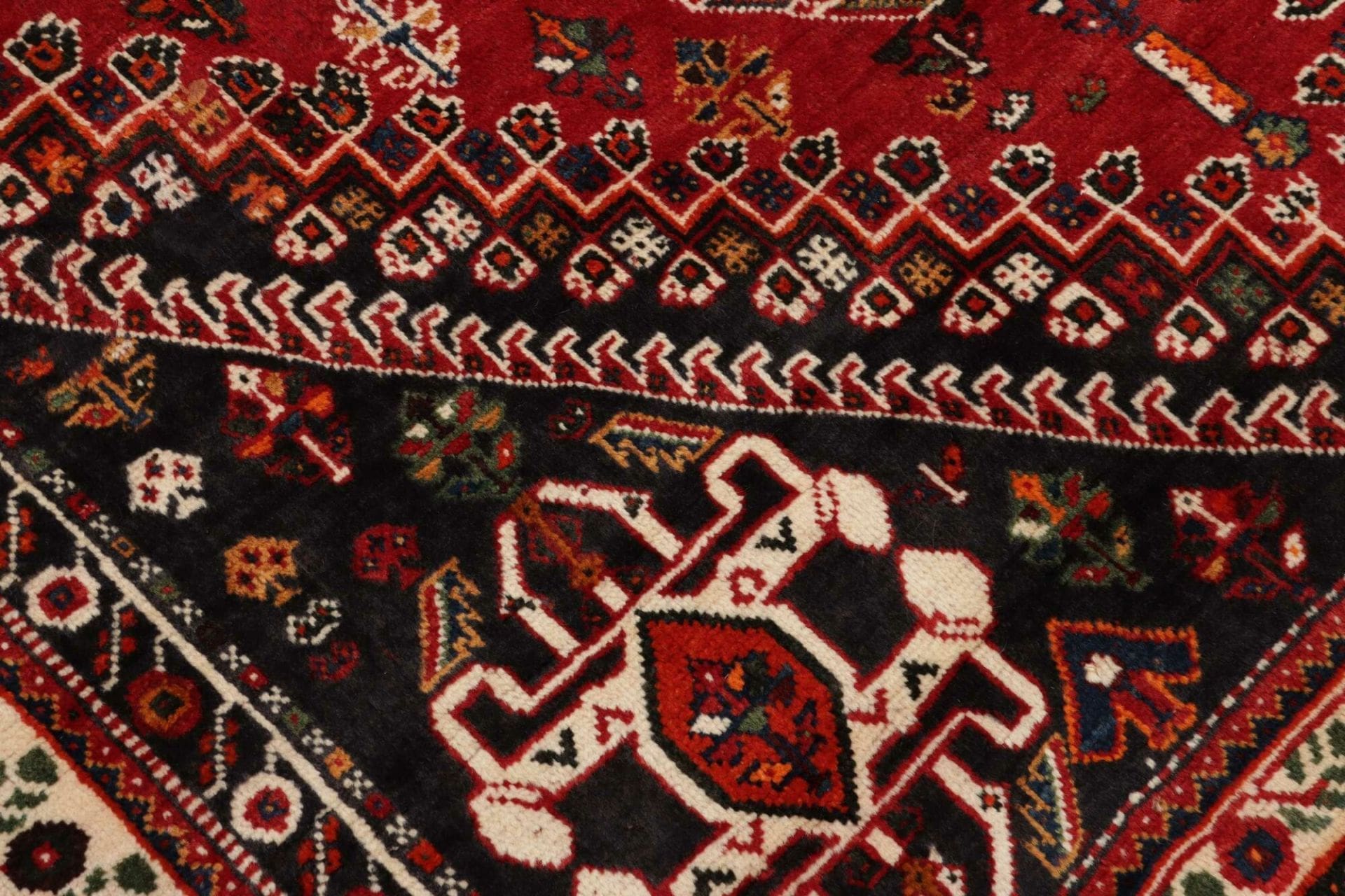 Qashqai Persian Rug 165 × 218 cm in Wool, hand-knotted - Image 6