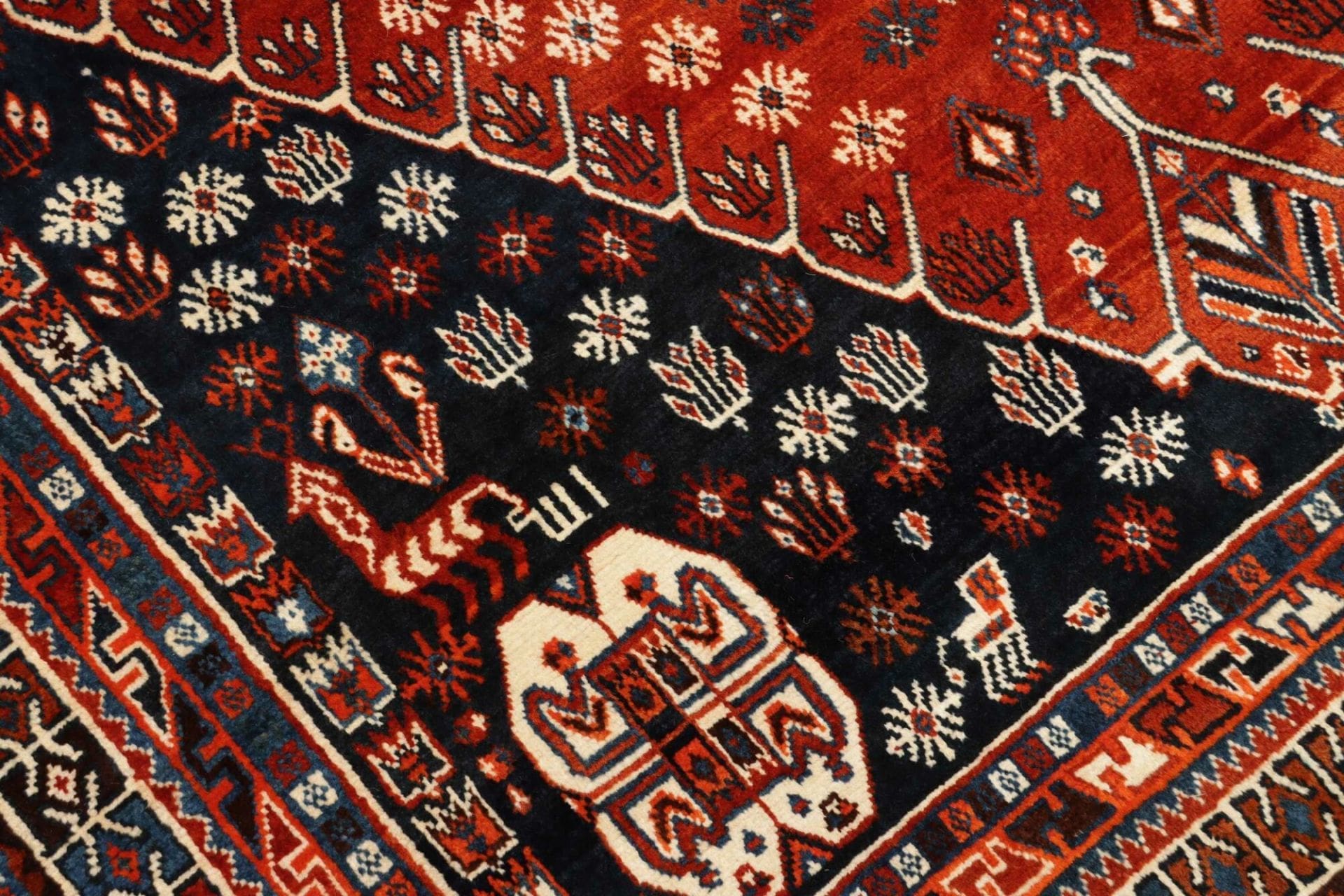 Wool Shiraz Persian Rug 173 × 272 cm, hand-knotted - Image 6