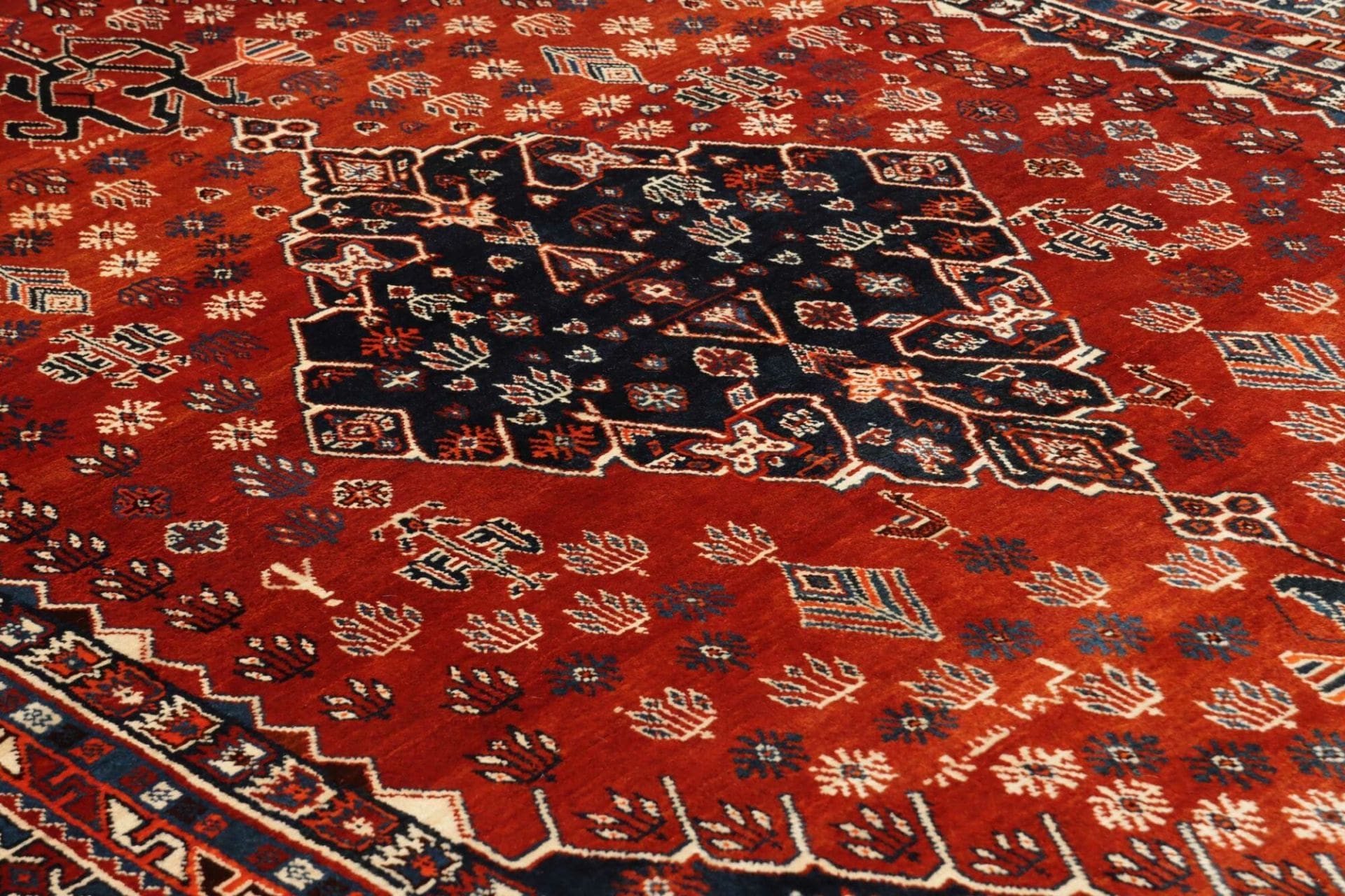 Wool Shiraz Persian Rug 173 × 272 cm, hand-knotted - Image 7