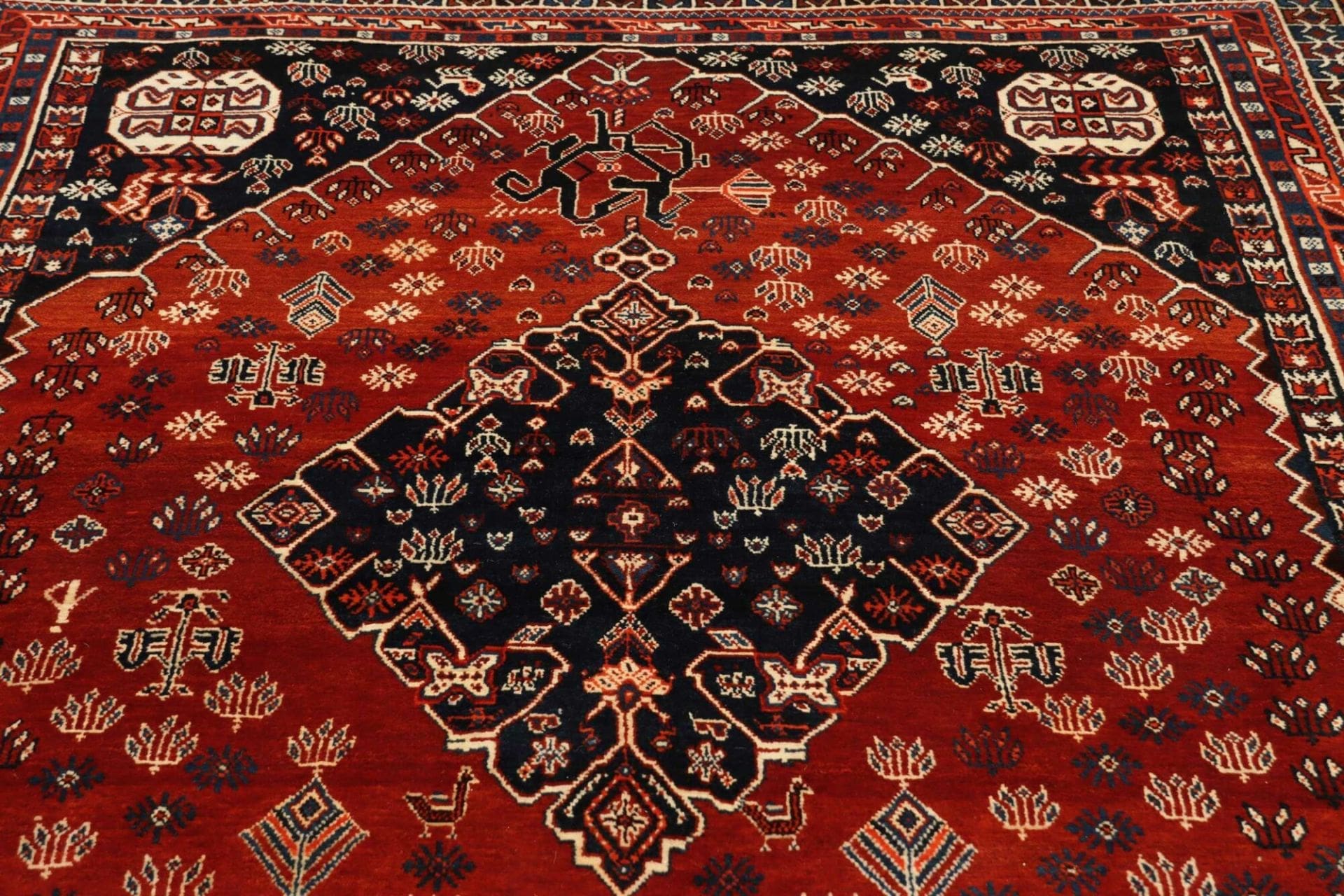 Wool Shiraz Persian Rug 173 × 272 cm, hand-knotted - Image 8
