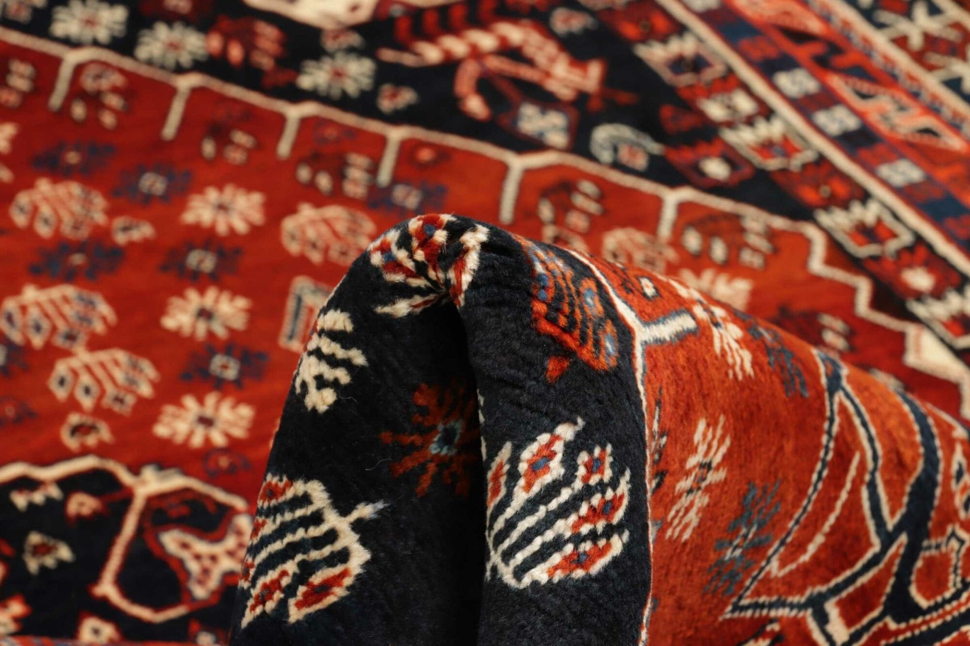 Wool Shiraz Persian Rug 173 × 272 cm, hand-knotted - Image 9