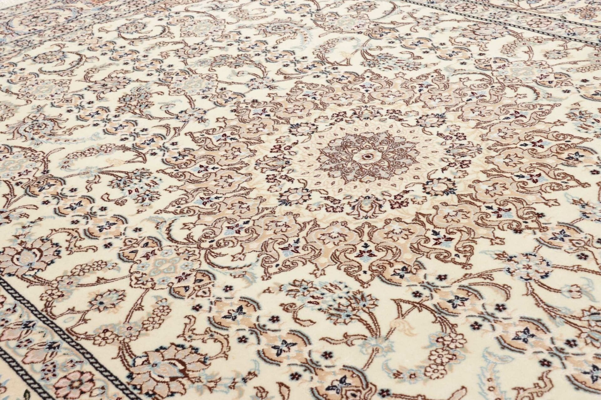 Nain Persian Rug 164 × 237 cm in Wool, hand-knotted - Image 7