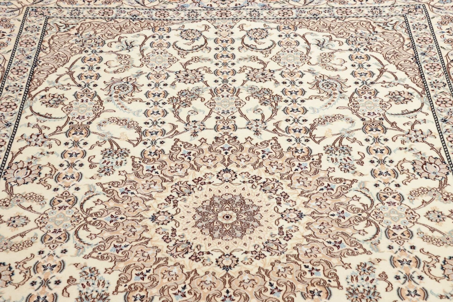 Nain Persian Rug 164 × 237 cm in Wool, hand-knotted - Image 9