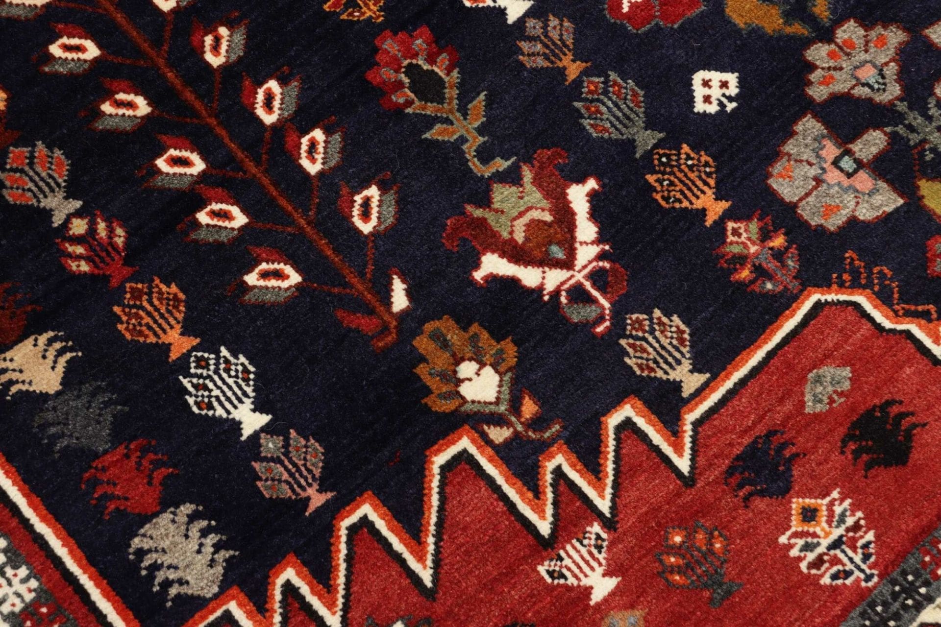 Wool Qashqai Persian Rug 170 × 252 cm, hand-knotted - Image 6