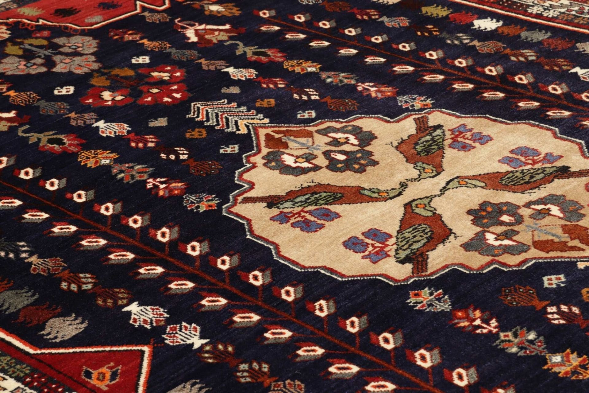 Wool Qashqai Persian Rug 170 × 252 cm, hand-knotted - Image 7