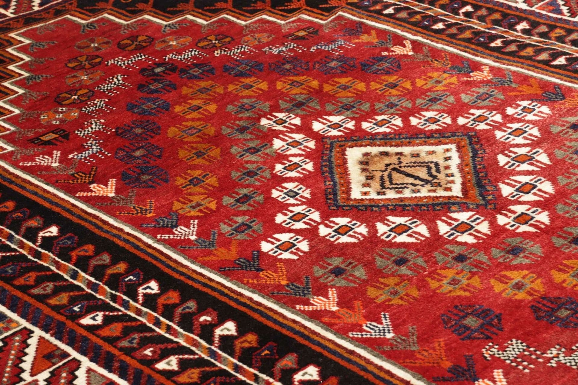 Hand-Knotted Shiraz Persian Rug, 173 × 255 cm, Wool - Image 7