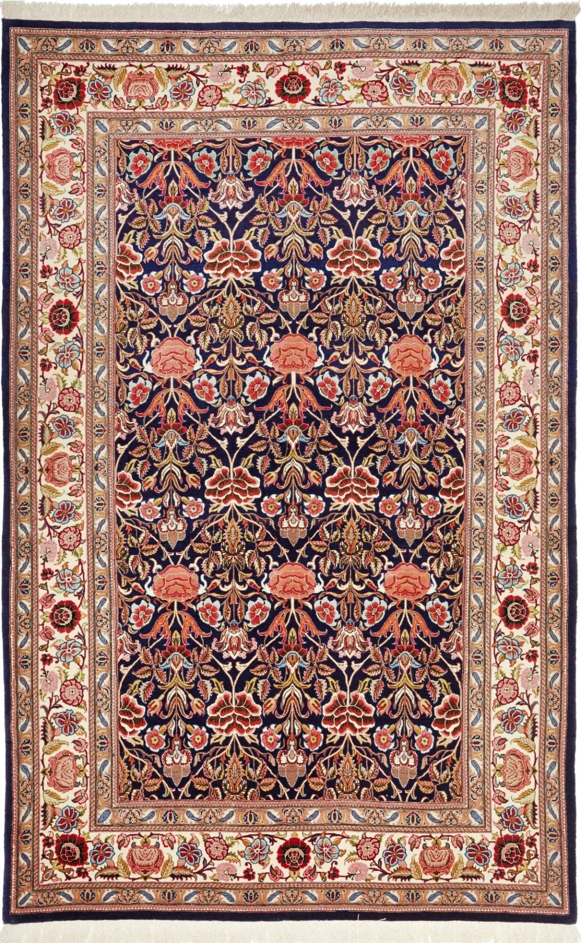 Wool Isfahan Persian Rug 143 × 222 cm, hand-knotted