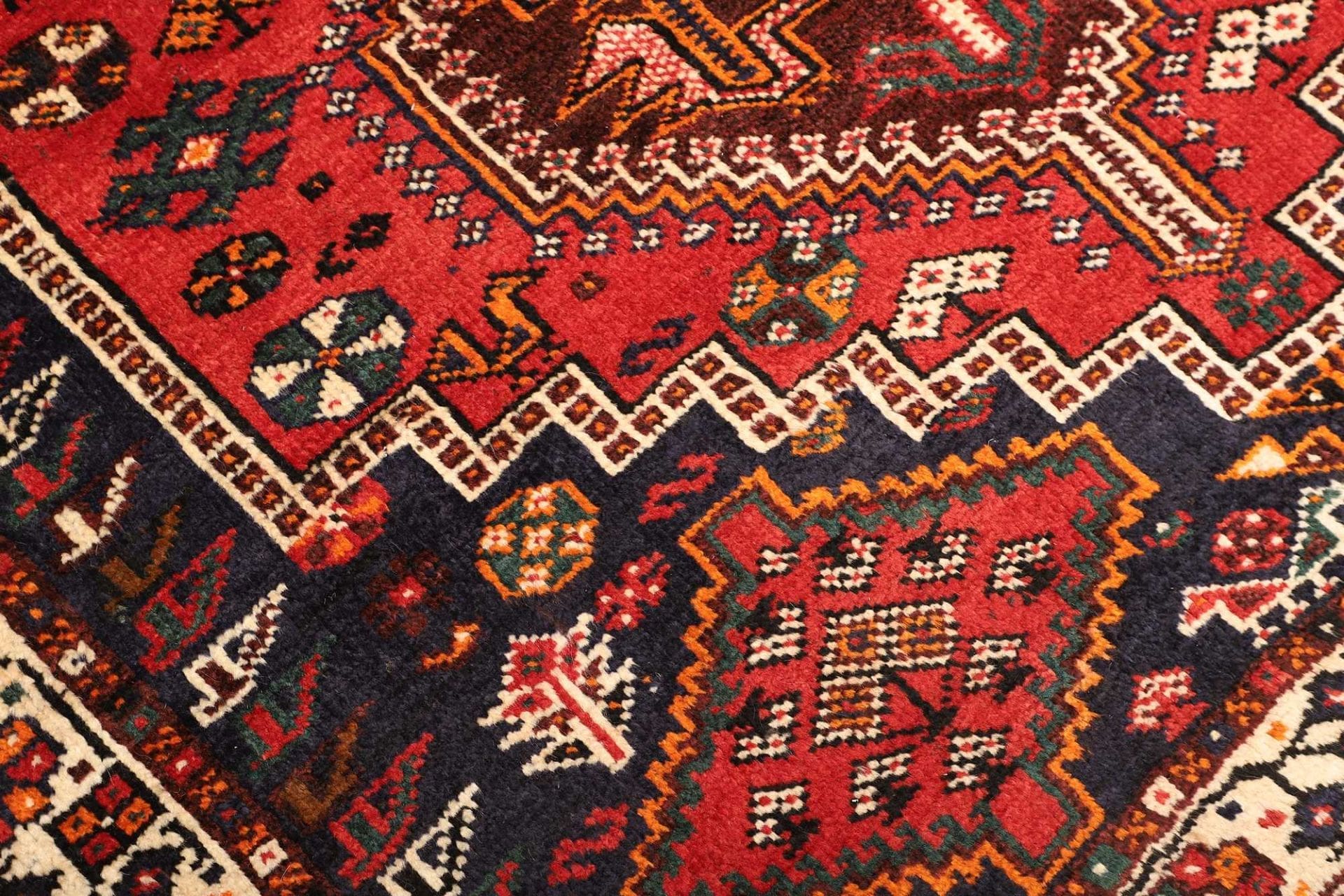 Wool Shiraz Persian Rug 173 × 255 cm, hand-knotted - Image 6