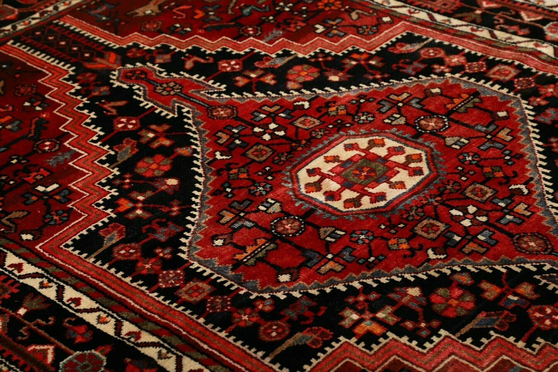 Hamadan Persian Rug 143 × 220 cm in Wool, hand-knotted - Image 7