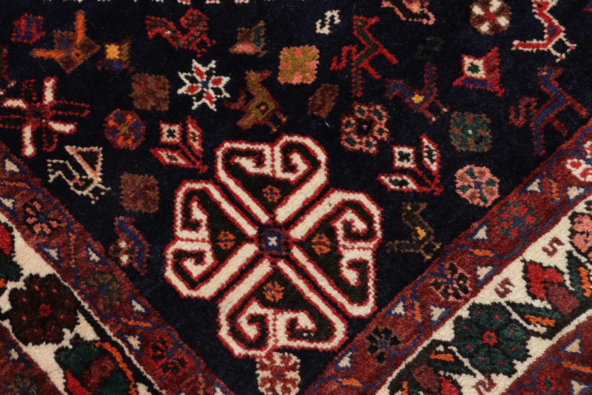 Wool Qashqai Persian Rug 165 × 218 cm, hand-knotted - Image 6