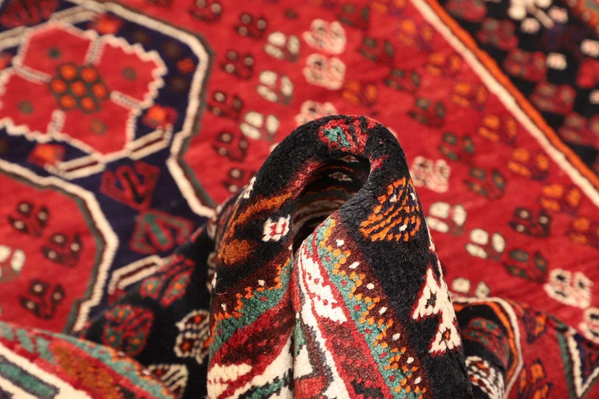 Shiraz Persian Rug 163 × 248 cm in Wool, hand-knotted - Image 9
