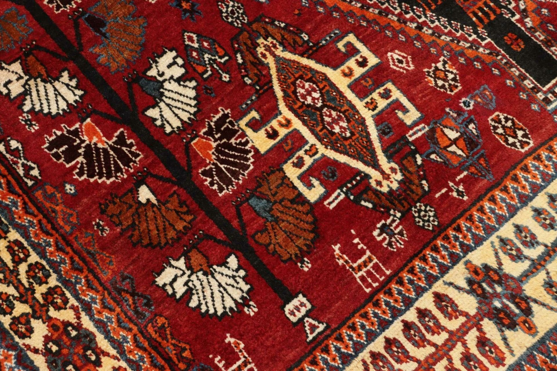 Qashqai Persian Rug 163 × 240 cm in Wool, hand-knotted - Image 6