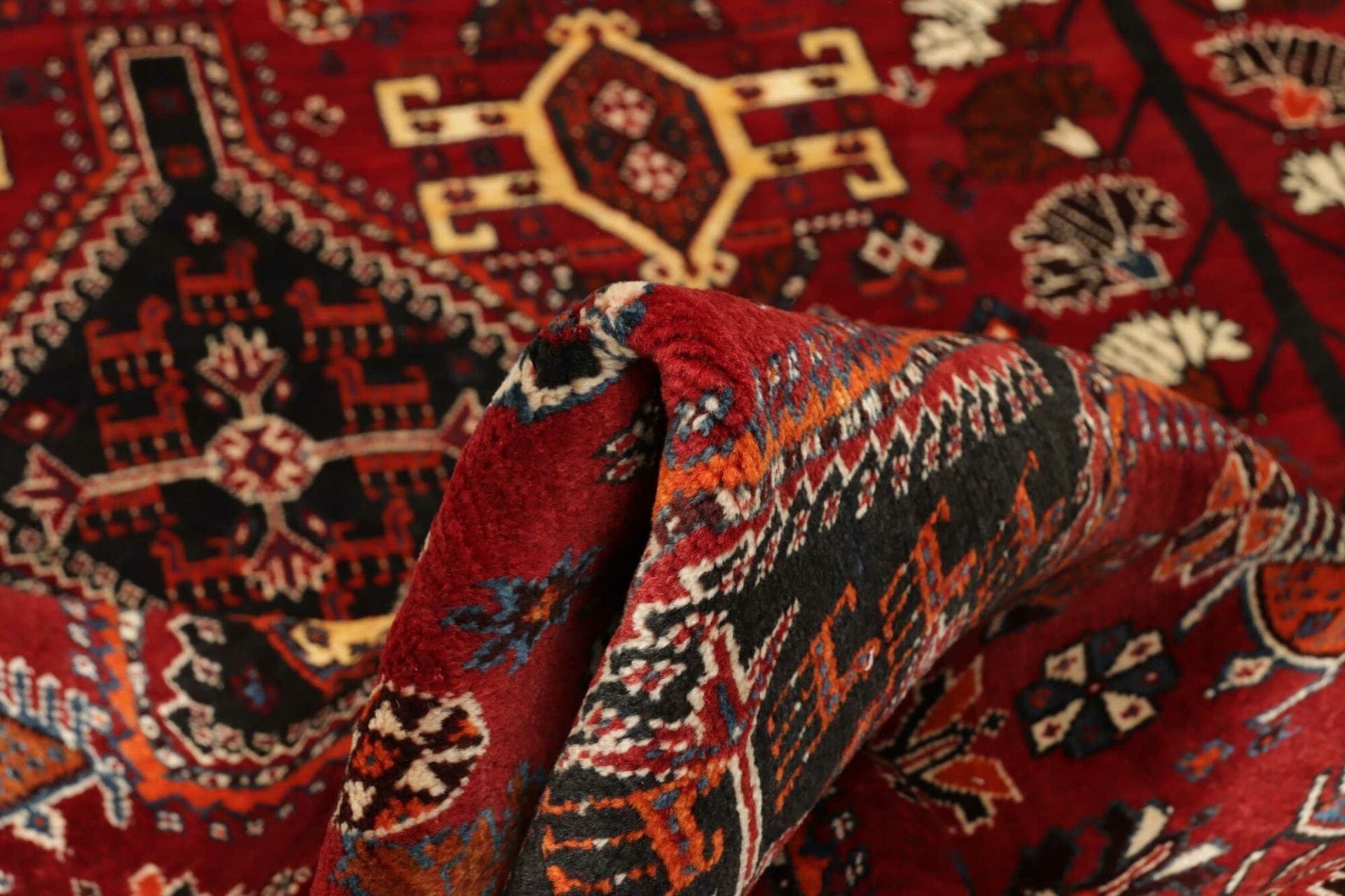 Qashqai Persian Rug 163 × 240 cm in Wool, hand-knotted - Image 9