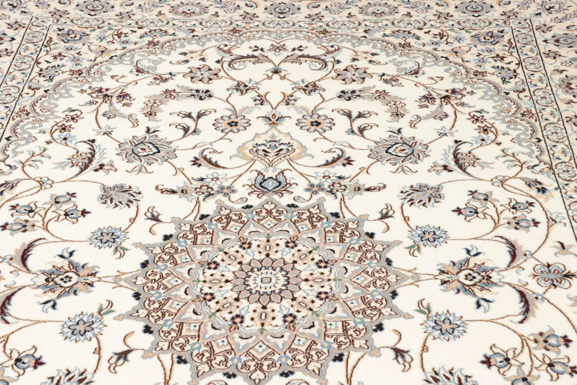 Wool Nain Persian Rug 171 × 272 cm, hand-knotted - Image 9