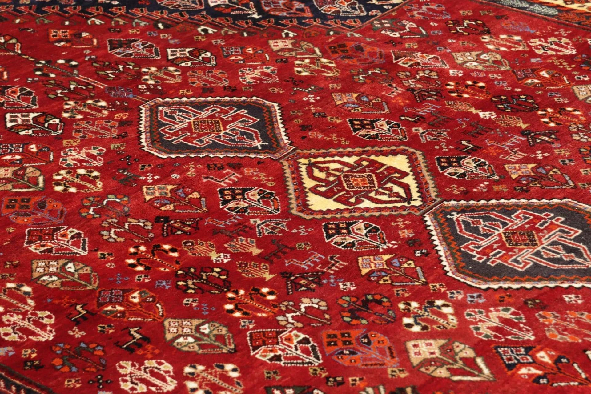 Wool Qashqai Persian Rug 165 × 238 cm, hand-knotted - Image 7