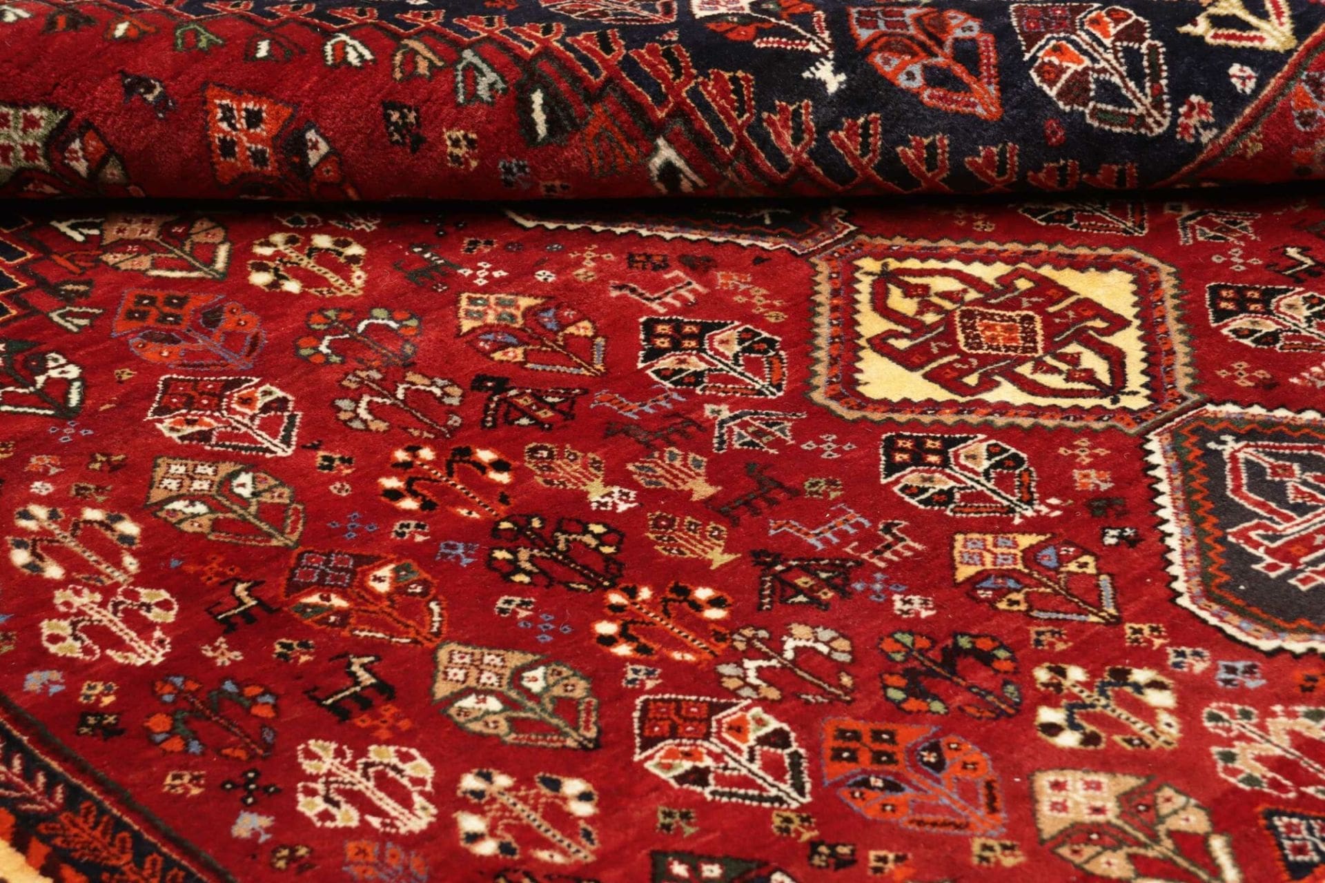 Wool Qashqai Persian Rug 165 × 238 cm, hand-knotted - Image 10