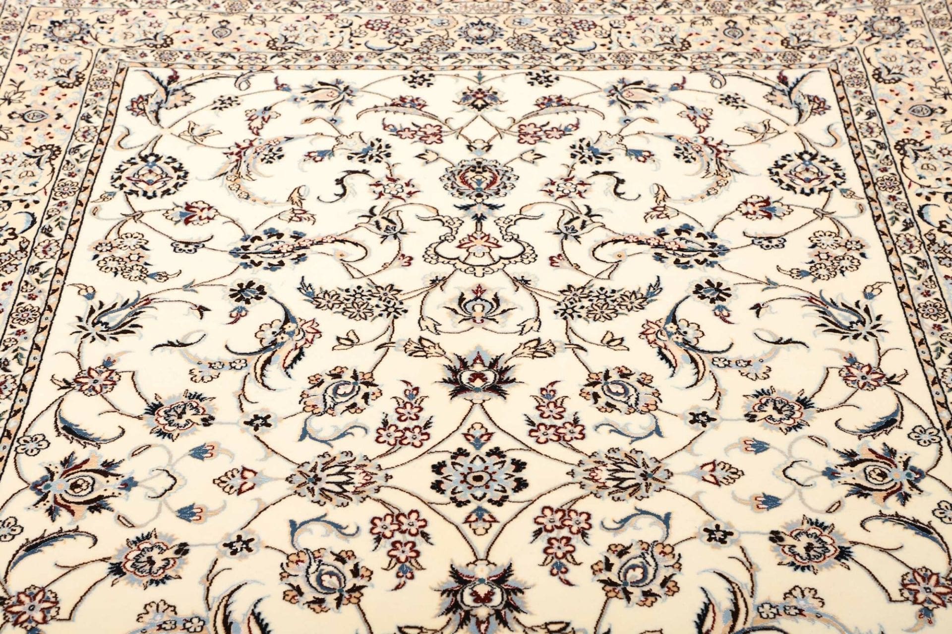Nain Persian Rug 156 × 231 cm in Wool, hand-knotted - Image 7