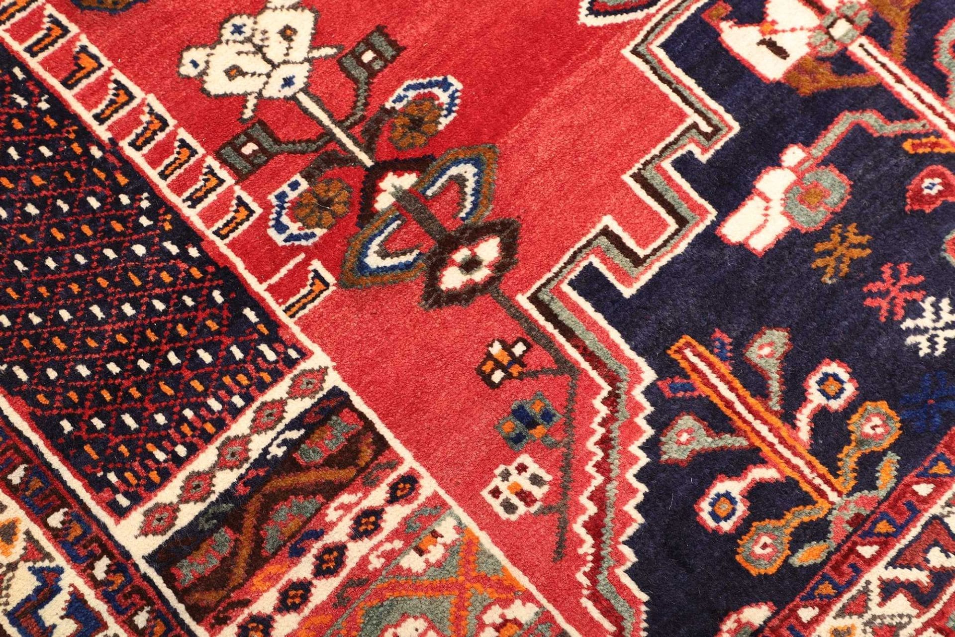 Hand-Knotted Shiraz Persian Rug, 163 × 240 cm, Wool - Image 6