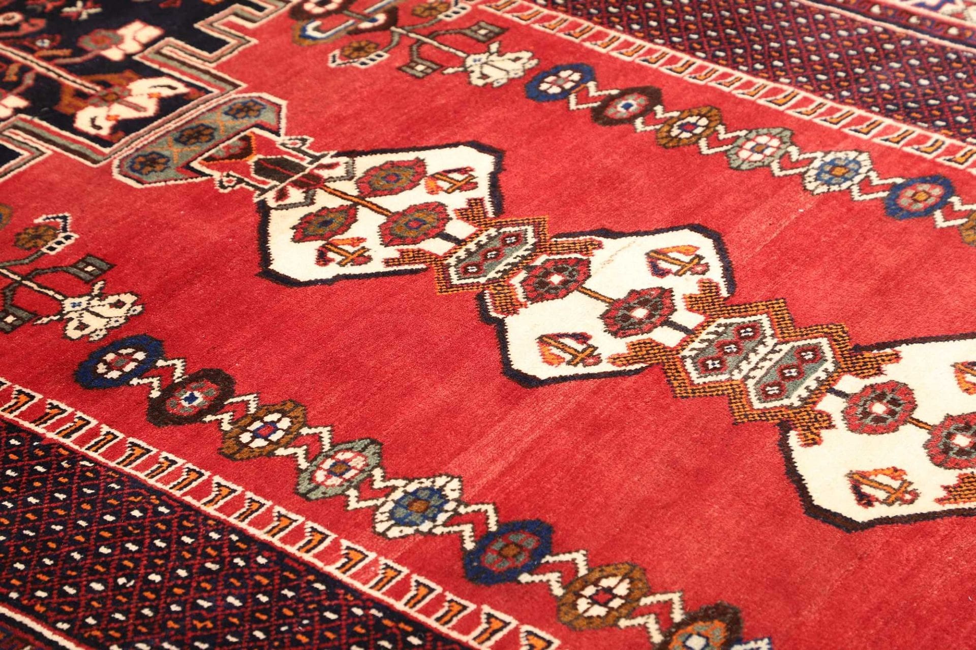 Hand-Knotted Shiraz Persian Rug, 163 × 240 cm, Wool - Image 7