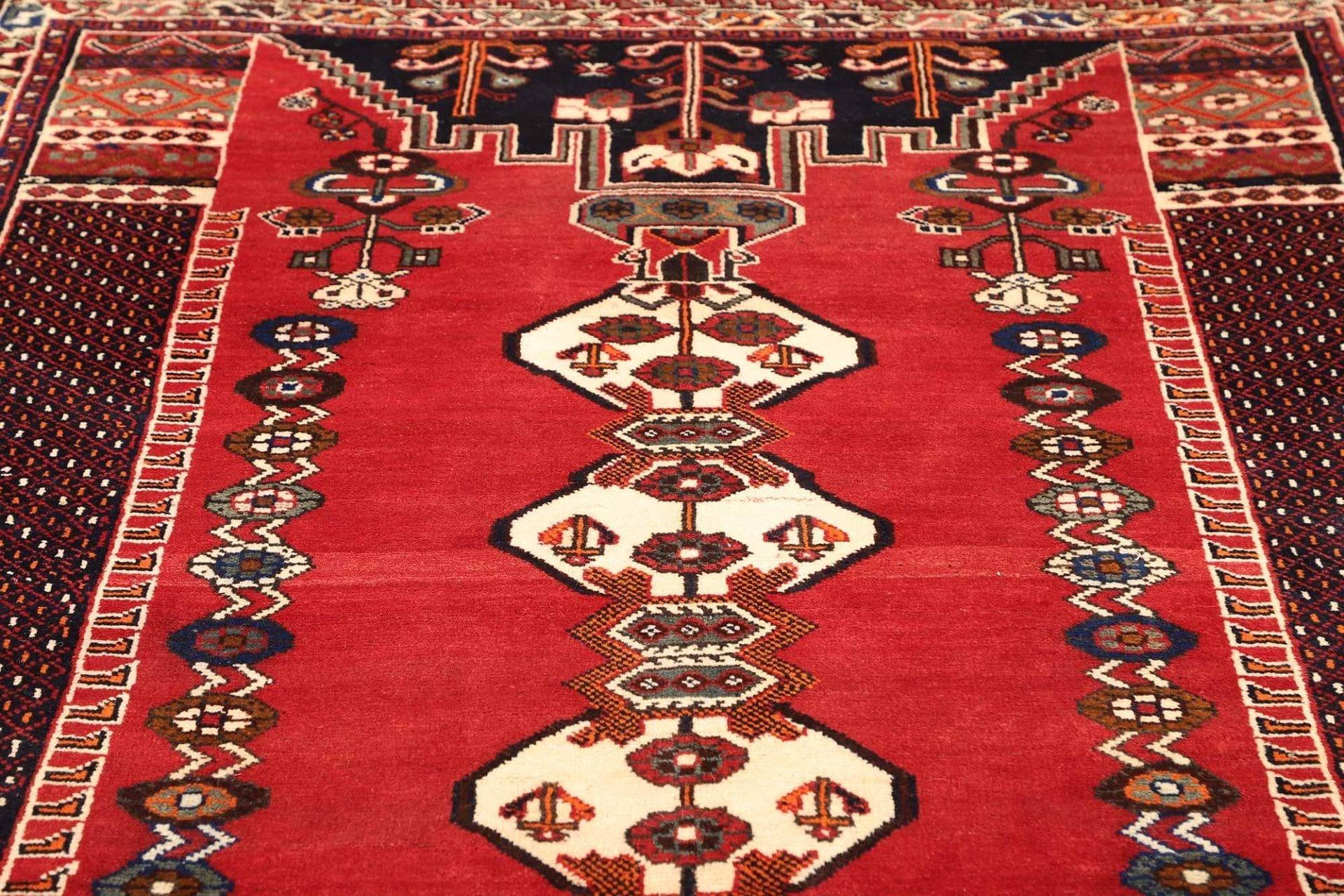 Hand-Knotted Shiraz Persian Rug, 163 × 240 cm, Wool - Image 8