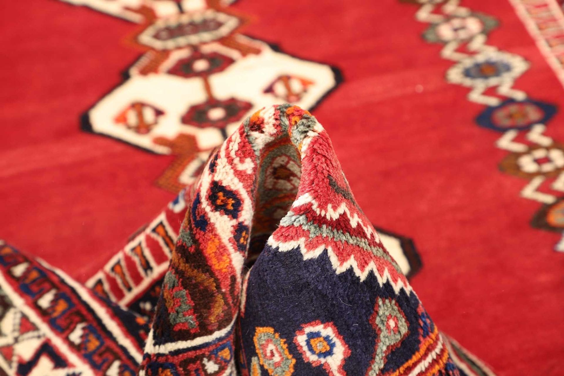 Hand-Knotted Shiraz Persian Rug, 163 × 240 cm, Wool - Image 9