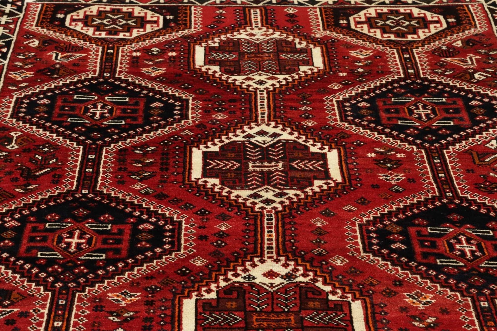 Qashqai Persian Rug 160 × 230 cm in Wool, hand-knotted - Image 7