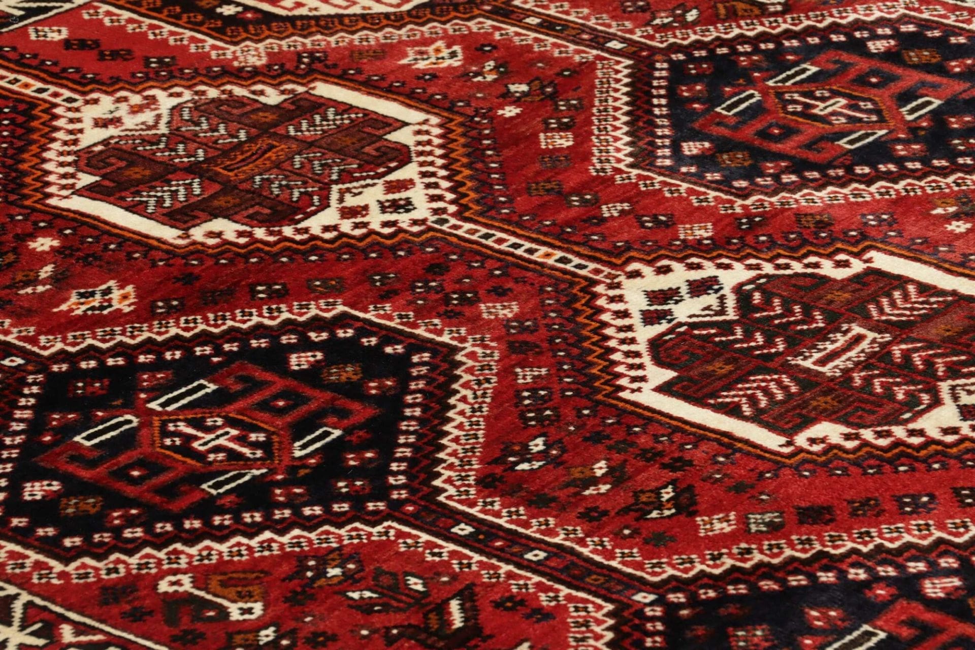 Qashqai Persian Rug 160 × 230 cm in Wool, hand-knotted - Image 8