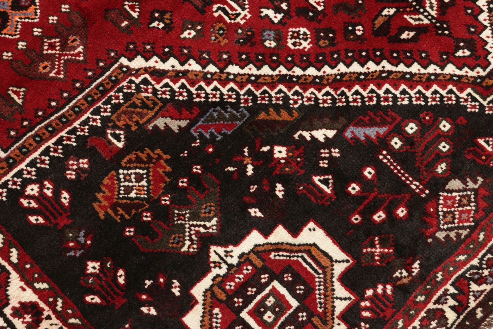 Hand-Knotted Shiraz Persian Rug, 170 × 261 cm, Wool - Image 6