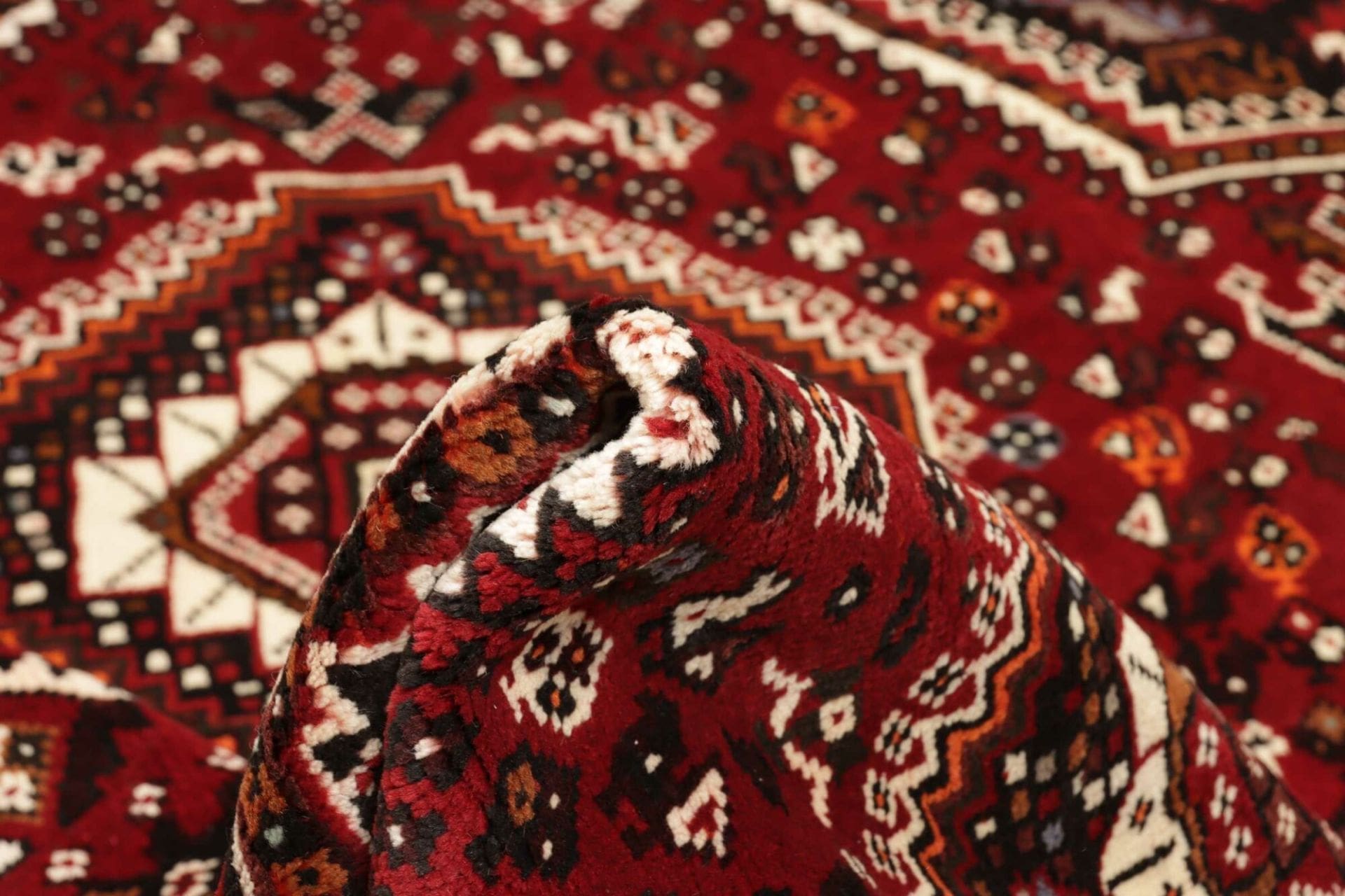 Hand-Knotted Shiraz Persian Rug, 170 × 261 cm, Wool - Image 9