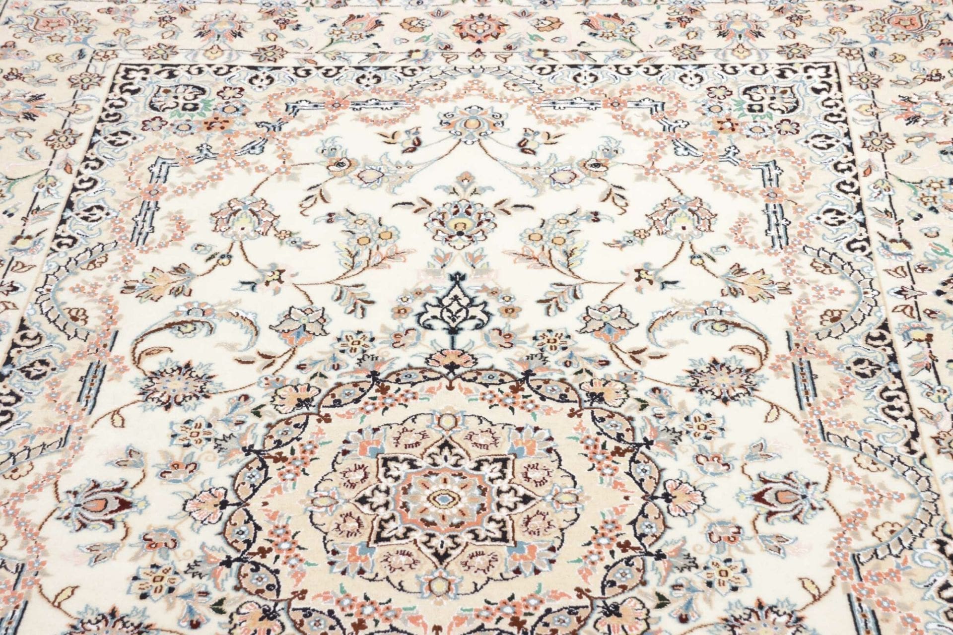 Wool Nain Persian Rug 148 × 225 cm, hand-knotted - Image 9