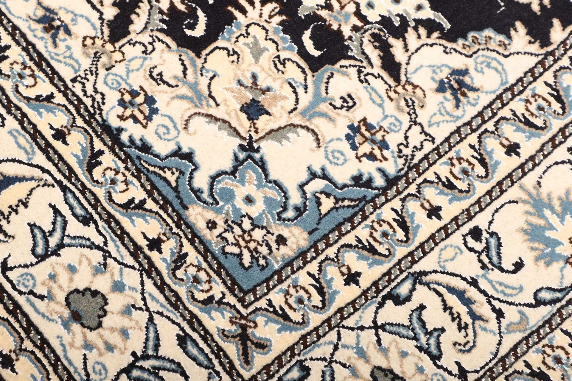 Hand-Knotted Nain Persian Rug, 168 × 246 cm, Wool - Image 6