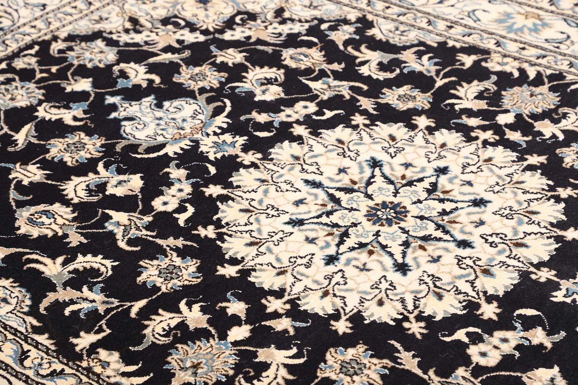 Hand-Knotted Nain Persian Rug, 168 × 246 cm, Wool - Image 7