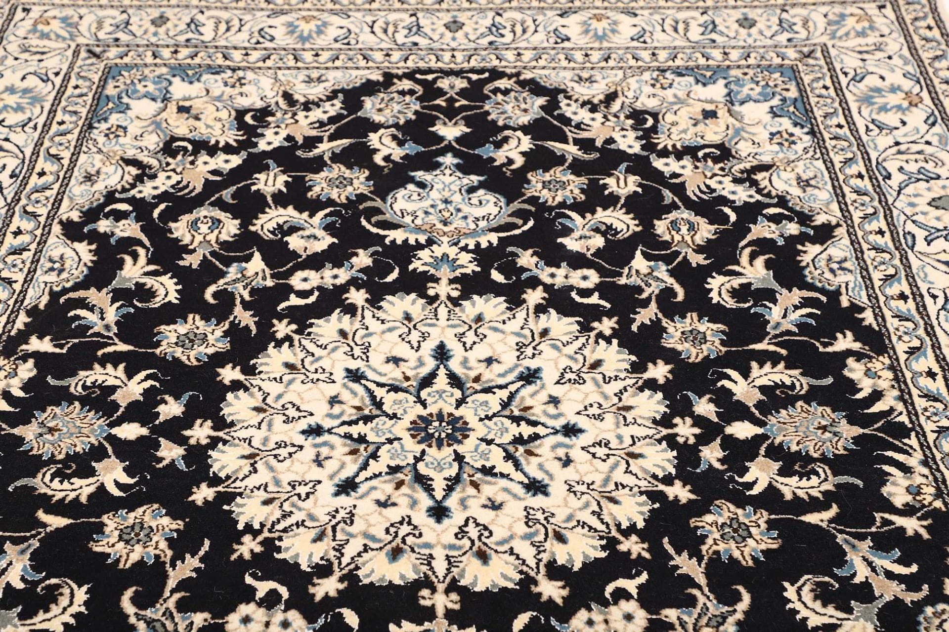 Hand-Knotted Nain Persian Rug, 168 × 246 cm, Wool - Image 8