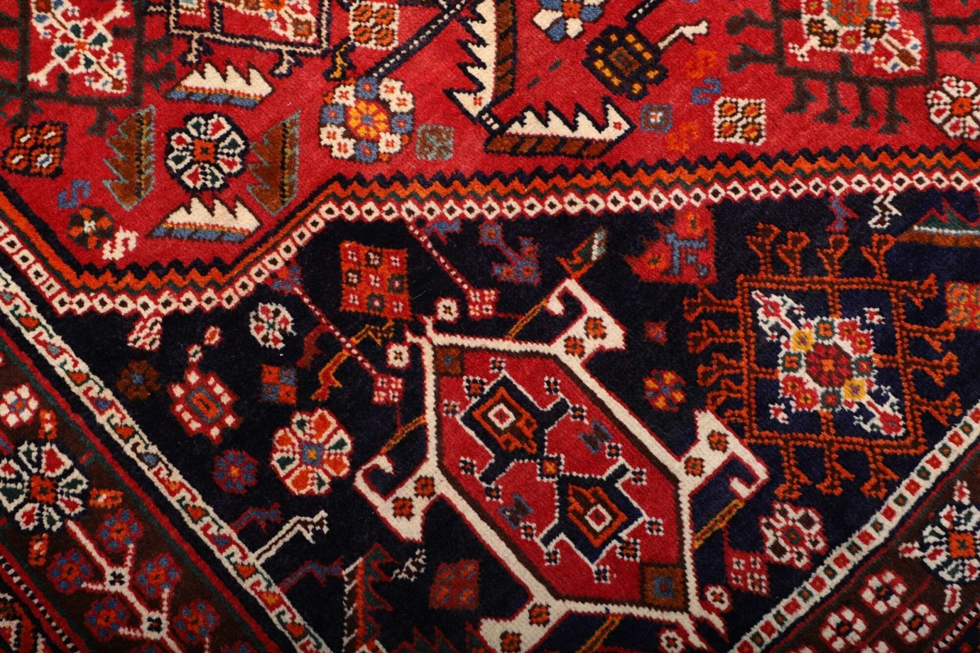 Hand-Knotted Shiraz Persian Rug, 163 × 252 cm, Wool - Image 6