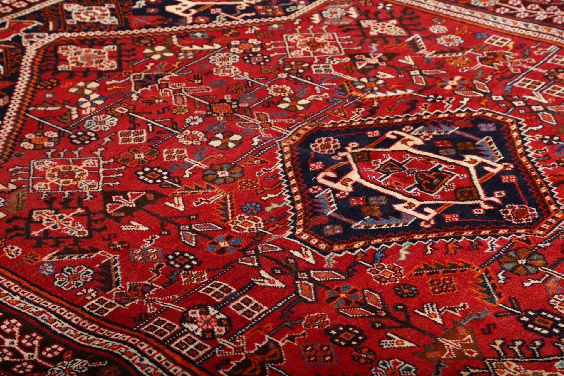 Hand-Knotted Shiraz Persian Rug, 163 × 252 cm, Wool - Image 7