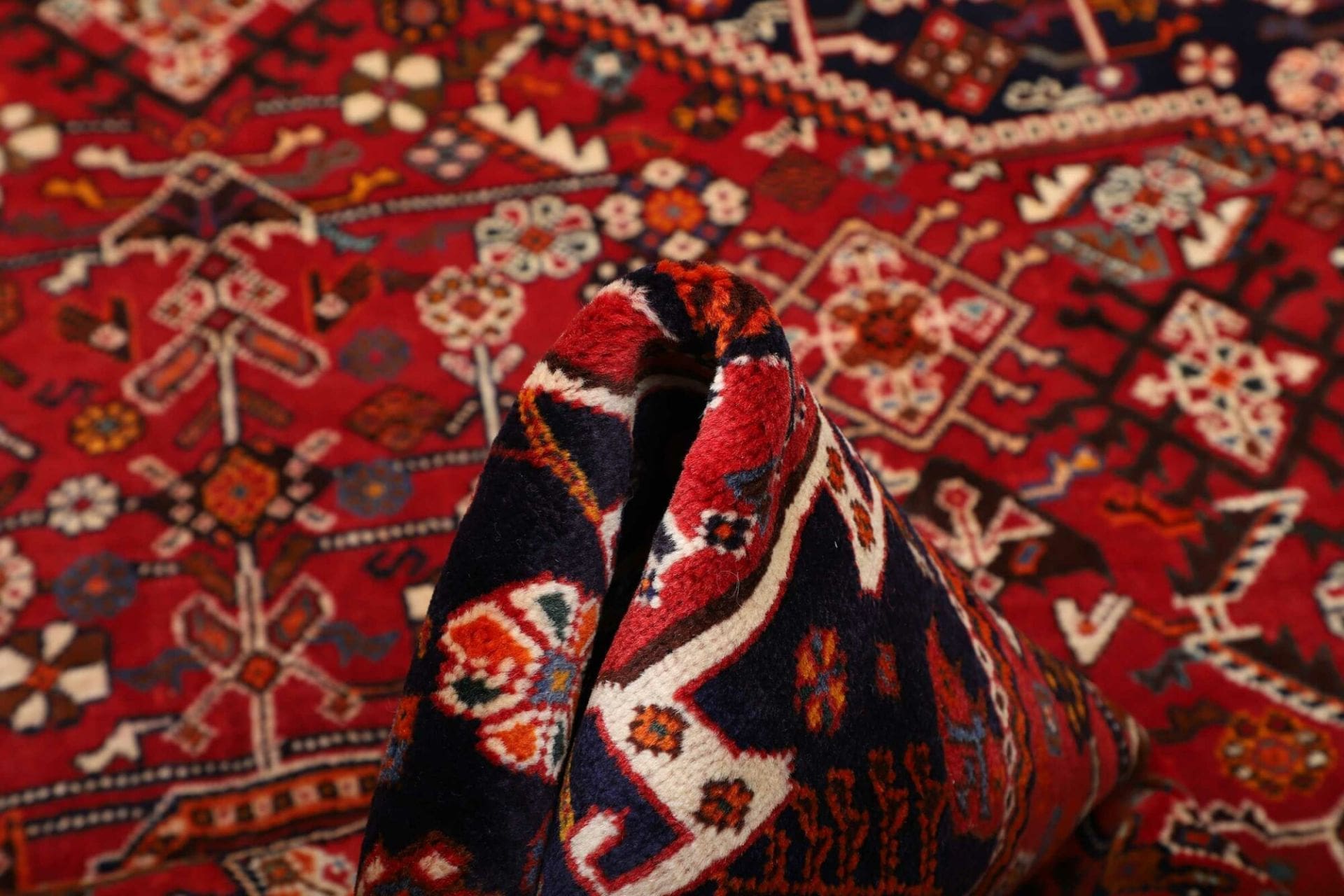 Hand-Knotted Shiraz Persian Rug, 163 × 252 cm, Wool - Image 9