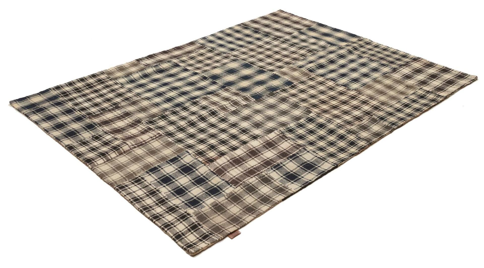 Alternative view of Persian Rug 155 × 202 cm in Wool, hand-knotted