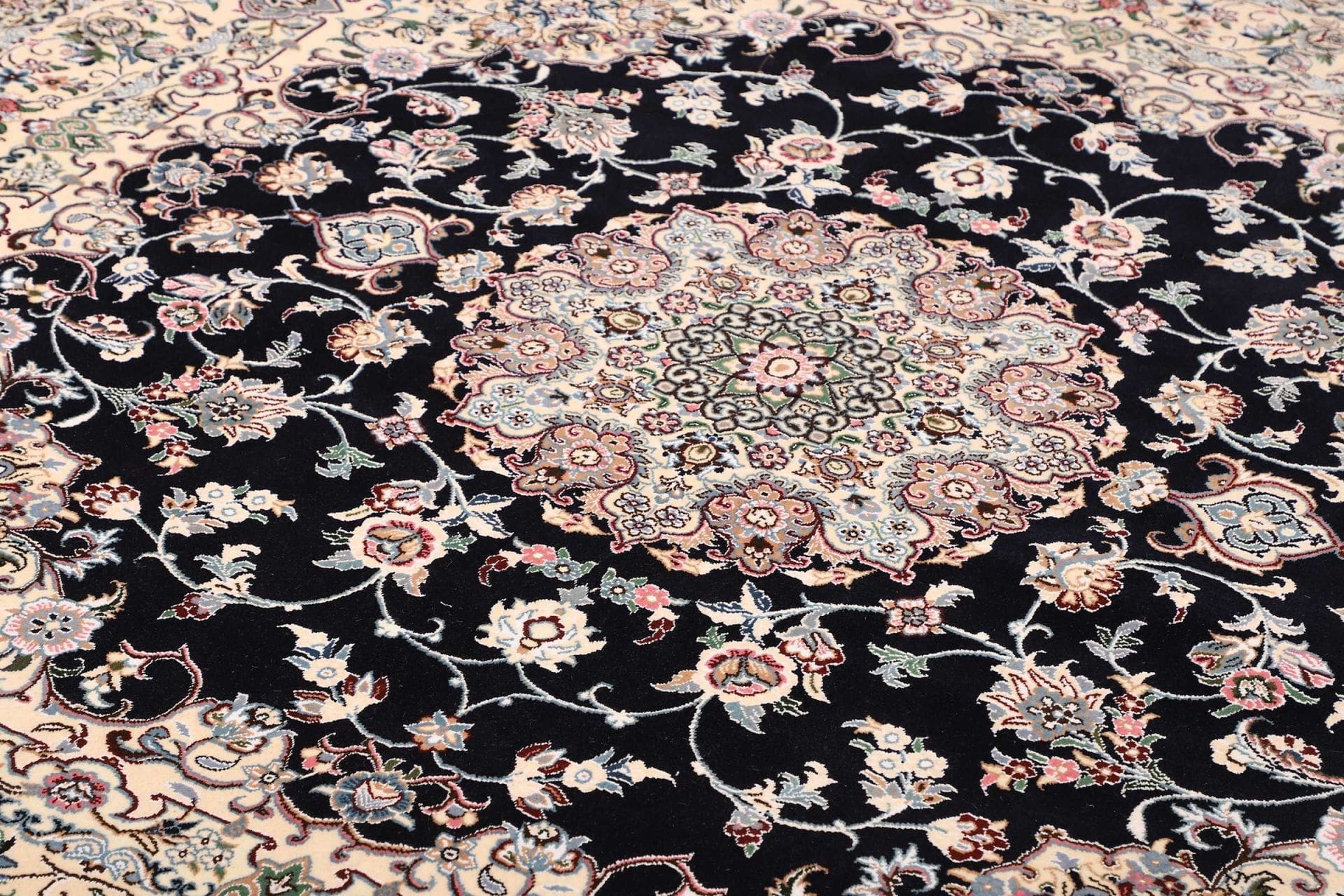 Hand-Knotted Nain Persian Rug, 200 × 207 cm, Wool - Image 7